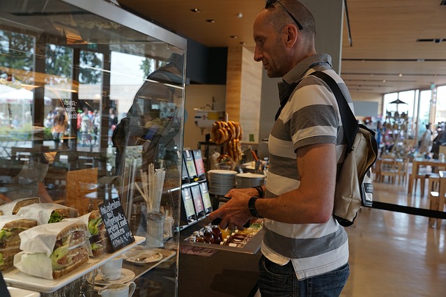 Indicatore consumi Confcommercio: a novembre prosegue la tendenza al miglioramento