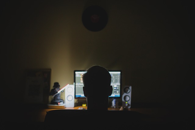In Ue nessuno lavora meno di noi alla notte