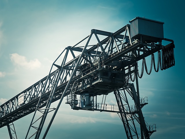 Italia, sale la produzione industriale