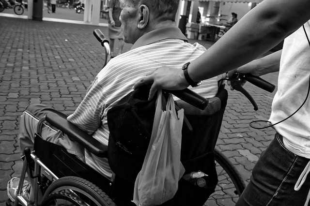 Sanità, indagine Swg-Confesercenti: «3 over 60 su 10 devono rinunciare alle cure»