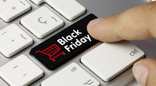 Un Black Friday da record. E anche Trump vende gadget scontati