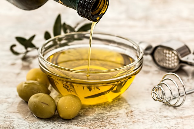 L’attacco della contraffazione a qualità, territorio e made in Italy: a Bari la prima vittima è l’olio extravergine d’oliva