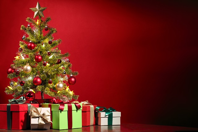 Natale 2016: invariata la spesa destinata ai regali, ma si “tagliano” quelli per amici e parenti