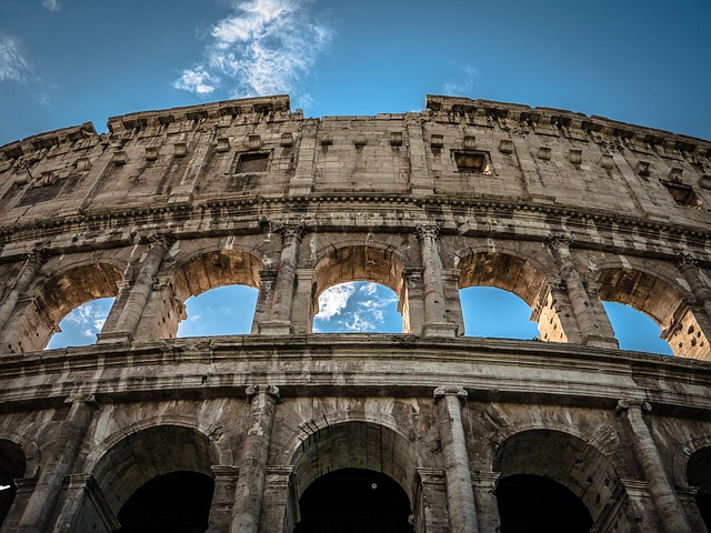 Crescono del 2,2% le presenze turistiche straniere. Cultura e artigianato come asset chiave: 5 mila musei e monumenti e il 15,8% dell’artigianato nei settori dei consumi turistici