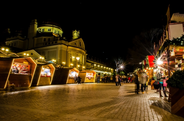 Natale: Coldiretti/Ixè, per 6 italiani su 10 shopping nei mercatini