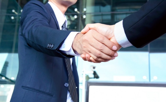 Ai fini dell’imposta di registro lo «share deal» può essere riqualificabile come cessione di azienda