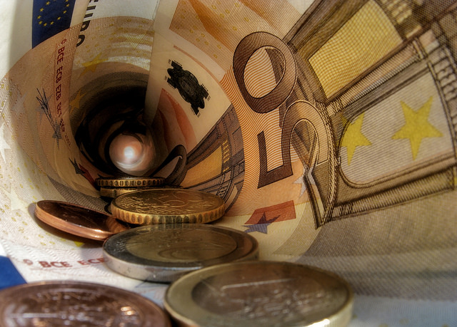  Dopo 6 anni l’importo medio dei prestiti richiesti dalle famiglie torna sopra i 9.000 euro (9.361 euro a febbraio; +7,9% rispetto a febbraio 2016). In ripresa anche il trend delle interrogazioni: +1,2%