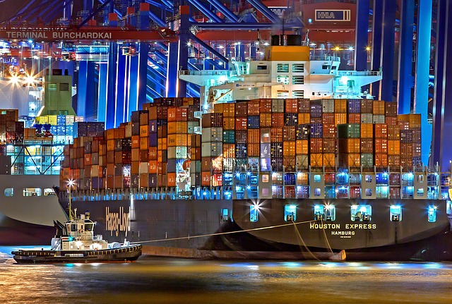 A dicembre crescita sia dell’import sia, in misura più contenuta, dell’export