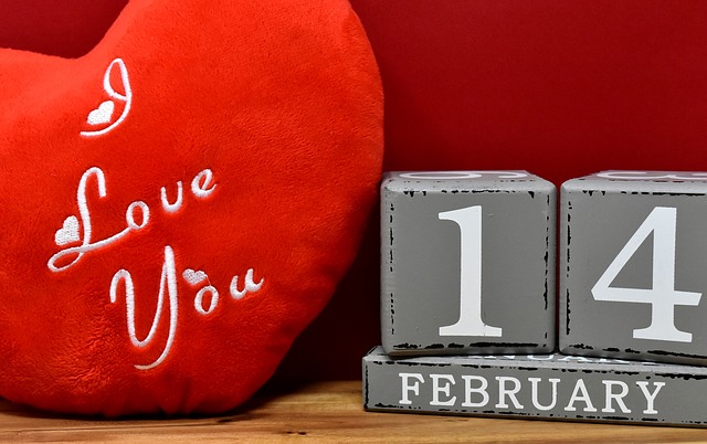 San Valentino: Confesercenti, la tradizione resiste, celebrerà il 24%