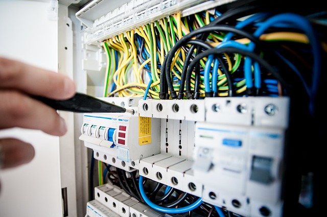  Lavori elettrici in bassa tensione, nuova pubblicazione Inail