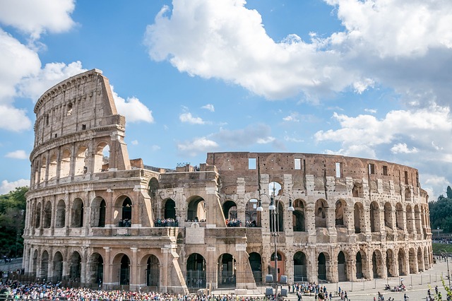 Assoturismo-Confesercenti, agosto top: previste 86 milioni di presenze, +1,6 milioni rispetto al 2017. Trainano i turisti stranieri