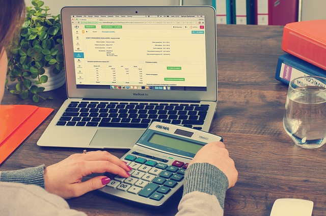 E-fattura: tutti gli strumenti per arrivare preparati al 1° gennaio 2019. Pronti la guida, i video-tutorial e la nuova sezione sul sito dell’Agenzia