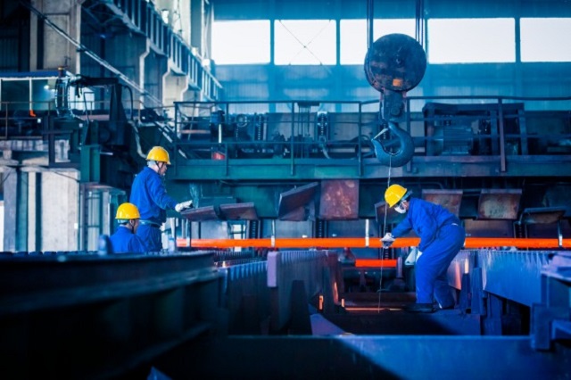  Industria: a settembre fatturato stabile, ordinativi in calo