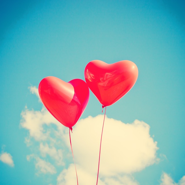 San Valentino in ufficio, secondo gli esperti le “office romances” migliorano la produttività: ecco il decalogo per gestirle al meglio