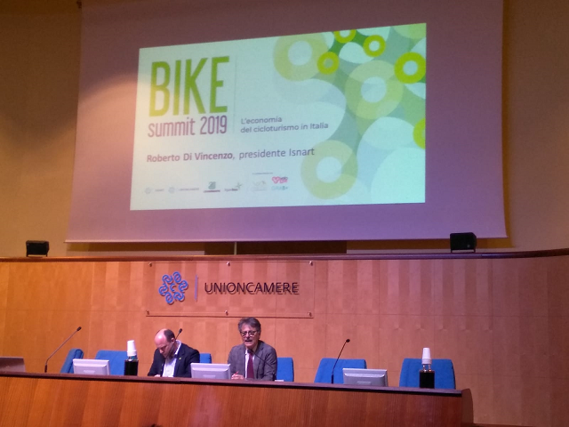 Economia del cicloturismo in Italia: presentati i risultati del rapporto Isnart-Unioncamere e Legambiente