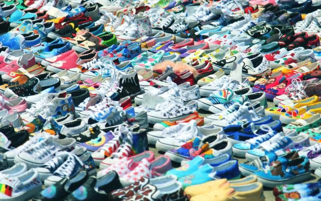 Contraffazione: a Caserta le imitazioni di griffe di abbigliamento e calzature costituiscono il 61% del mercato del falso