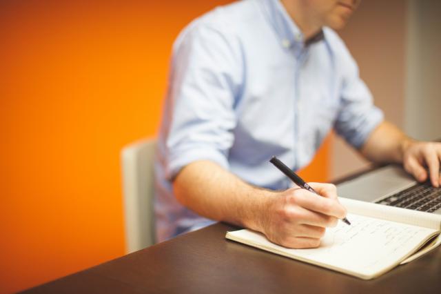 Ambiziosi e in cerca di nuove sfide: un sondaggio di CV Start svela il rapporto degli italiani con il mondo del lavoro