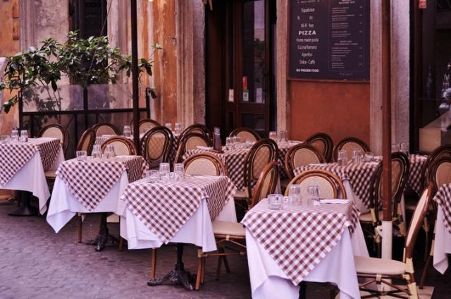 Food: è boom di ristoranti, 30mila imprese in più negli ultimi otto anni (+27,4%)