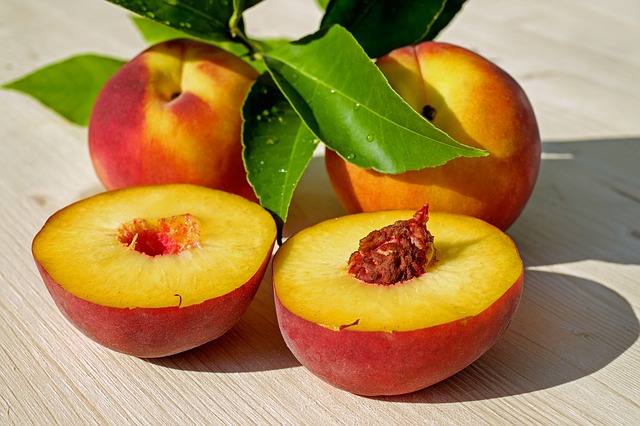Frutta estiva in crisi, Confagricoltura: “Tre chili valgono quanto un caffè”