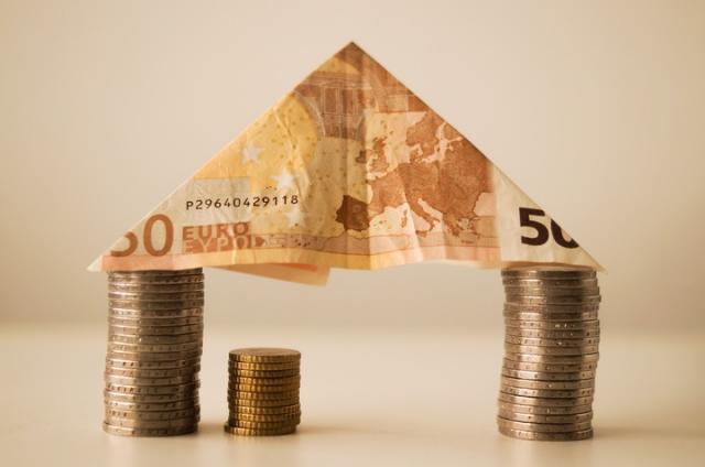 Nel I semestre dell’anno luci e ombre per le richieste di credito alle famiglie: crescono quelle di prestiti (+8,1%) mentre calano quelle di mutui e surroghe (-9,4%)