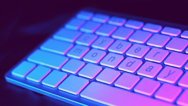 Cyber Monday, quando lo shopping in ufficio è un rischio non solo per il portafoglio