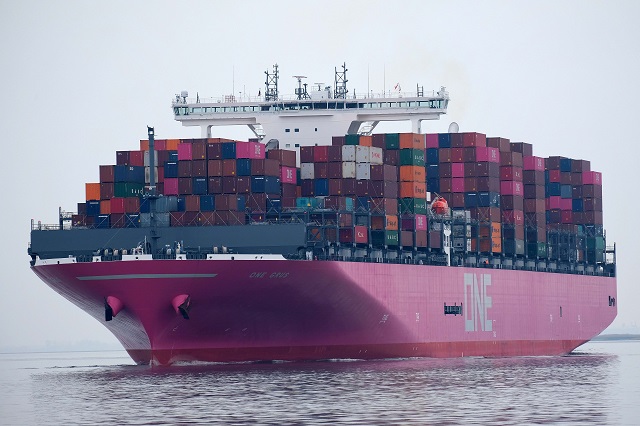 Istat: a ottobre export in crescita e flessione delle importazioni