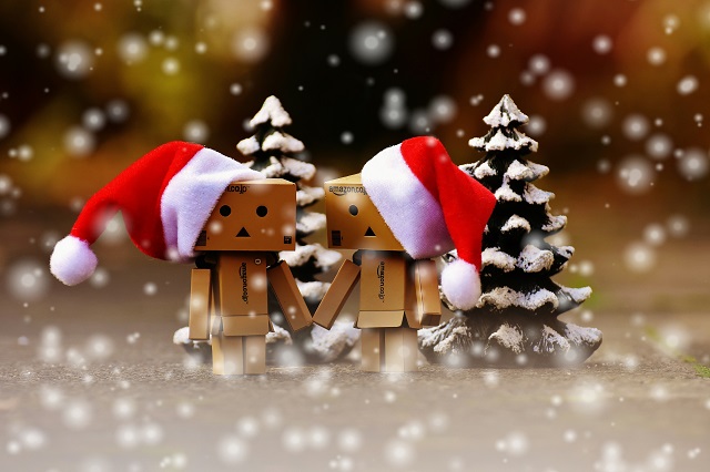 Regali di Natale: vincono i negozi tradizionali, ma su Internet è vero e proprio boom