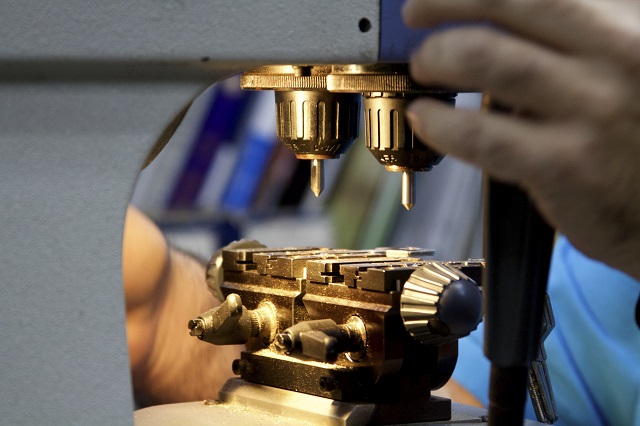 Istat: a ottobre continua a diminuire la produzione industriale italiana