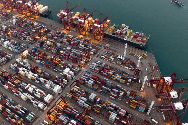 A dicembre il calo congiunturale dell’export coinvolge sia l’area Ue sia quella extra Ue