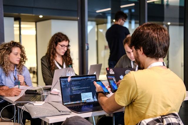 Sviluppatori al tempo di Covid-19 tra remote working e competitività internazionale: i risultati della prima survey sulla community di Codemotion