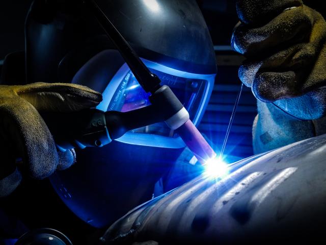  IHS MARKIT PMI: a febbraio il settore manifatturiero italiano continua a contrarsi