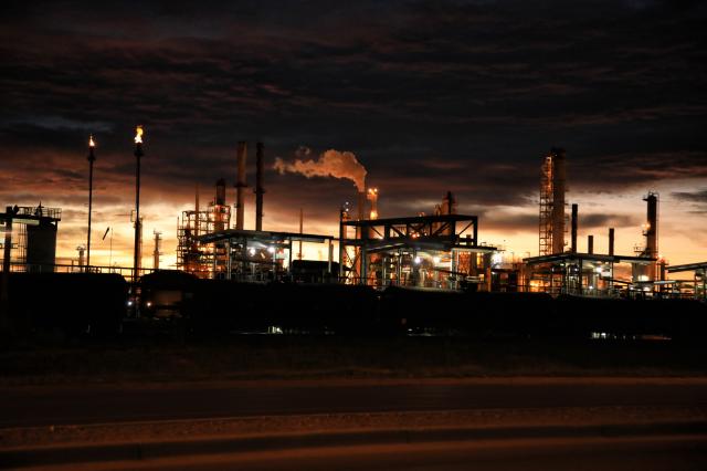 Settore Manifatturiero Eurozona: IHS Markit PMI al livello più alto in un anno ma emergono restrizioni relative all’offerta