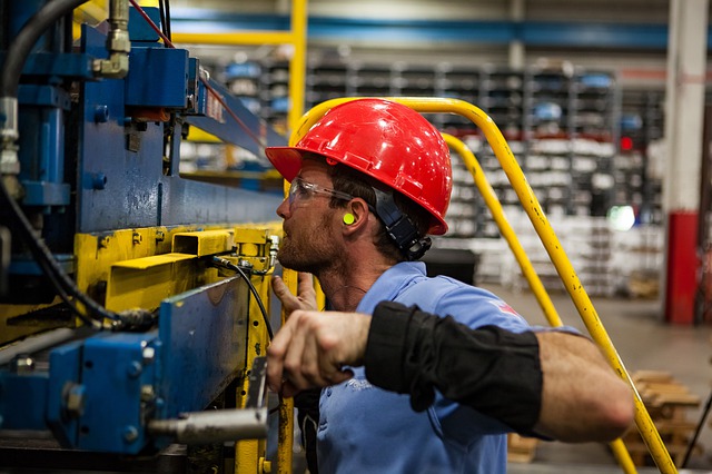  Dopo cinque mesi di crescita, a maggio la produzione industriale diminuisce