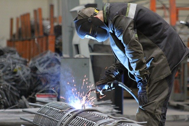 PMI in aumento al valore più alto in cinque mesi con le imprese manifatturiere dell’Eurozona che riprendono slancio