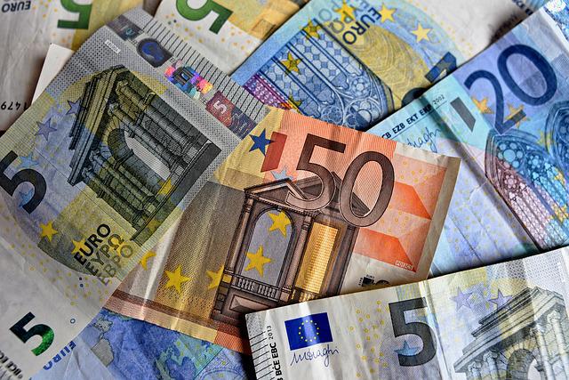  Credito e liquidità per famiglie e imprese: oltre 248,3 miliardi il valore delle richieste al Fondo di Garanzia PMI; raggiungono i 35,6 miliardi di euro i volumi complessivi dei prestiti garantiti da SACE