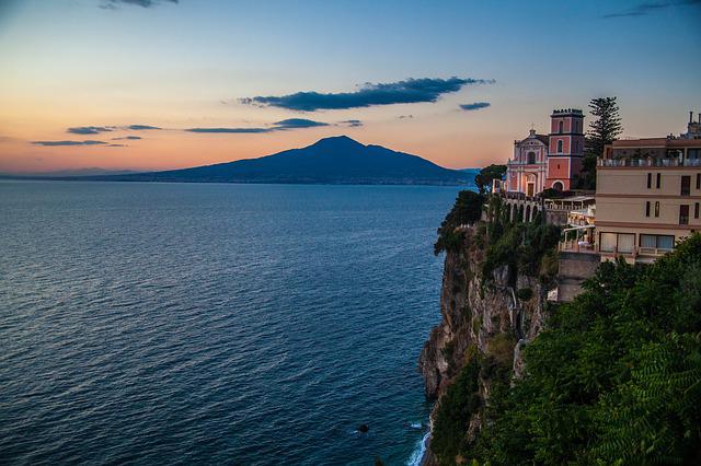  Turismo: Assoturismo-CST, luglio parte bene, nel primo weekend 5,8 milioni di pernottamenti