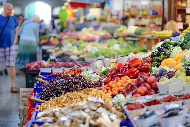  Istat: Confesercenti, l’inflazione ‘taglia’ le vendite alimentari, per piccoli negozi -5,6% da inizio anno