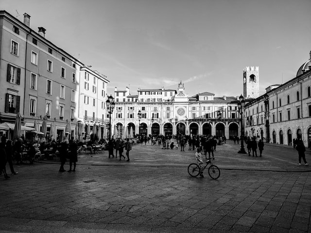 Nel terzo trimestre del 2022 tiene il tessuto imprenditoriale bresciano, ma in ridimensionamento