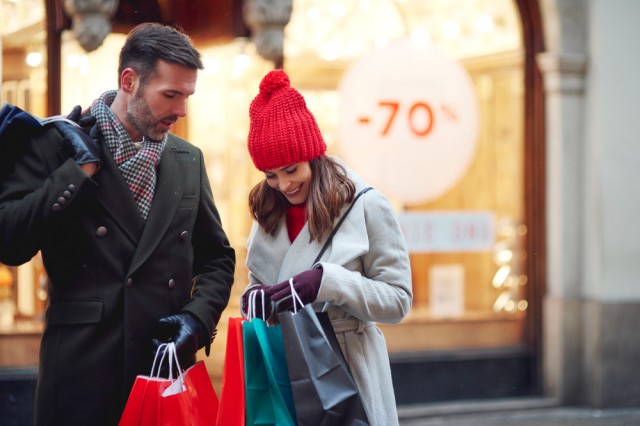  Moda: Fismo Confesercenti, autunno anomalo, temperature sopra la norma fanno crollare vendite nuove collezioni, fino a -20%. “Posticipare i saldi invernali a febbraio”