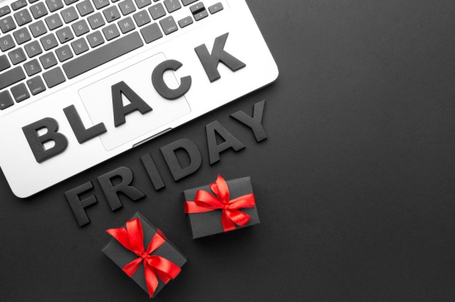  Black Friday: Confesercenti – Ipsos, un italiano su due ha già deciso di acquistare, spesa media 216 euro a persona. E il venerdì nero si mangia il Natale