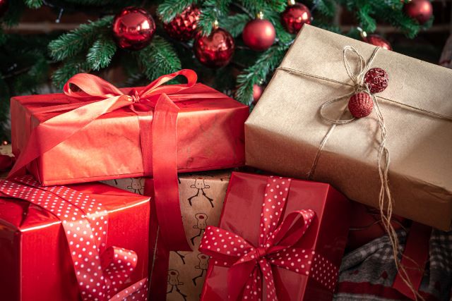 Confcommercio, i regali di Natale 2023: alimentari e giocattoli in testa, aumentano gli acquisti sopra i 300 euro