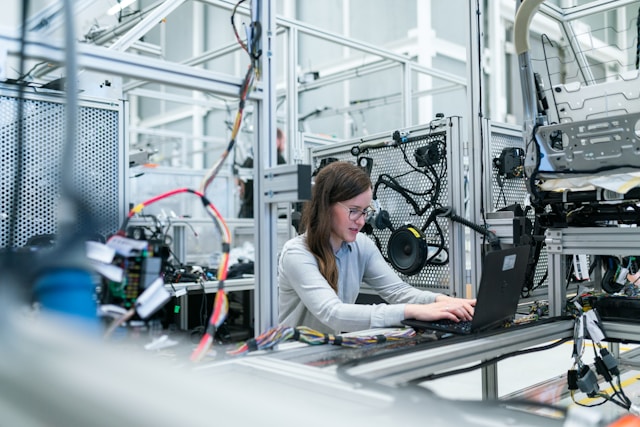 Digitale, INAPP: “In Italia il 56% dei lavoratori utilizza tecnologie avanzate”