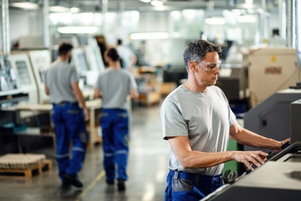 HCOB PMI®: ancora una volta a luglio la produzione manifatturiera dell’eurozona cresce leggermente