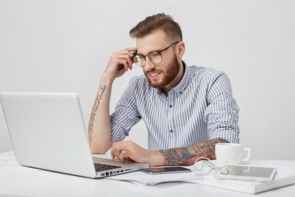 Freelance italiani oltre quota 5 milioni: media e digitale in prima fila, ma servono più tutele