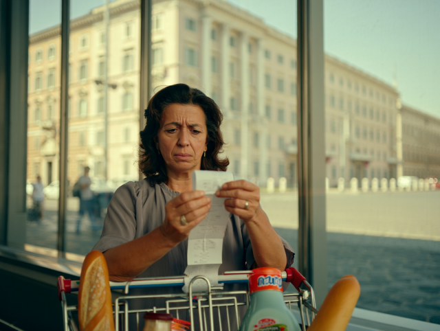 Lo Stato chiude il trimestre in surplus, le famiglie tagliano i risparmi per consumare